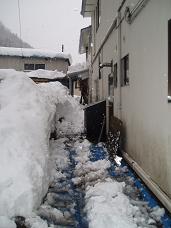 風呂側の除雪.jpg