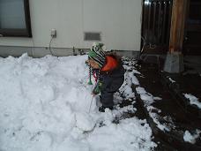 1月26日　こうちゃん雪かき.jpg